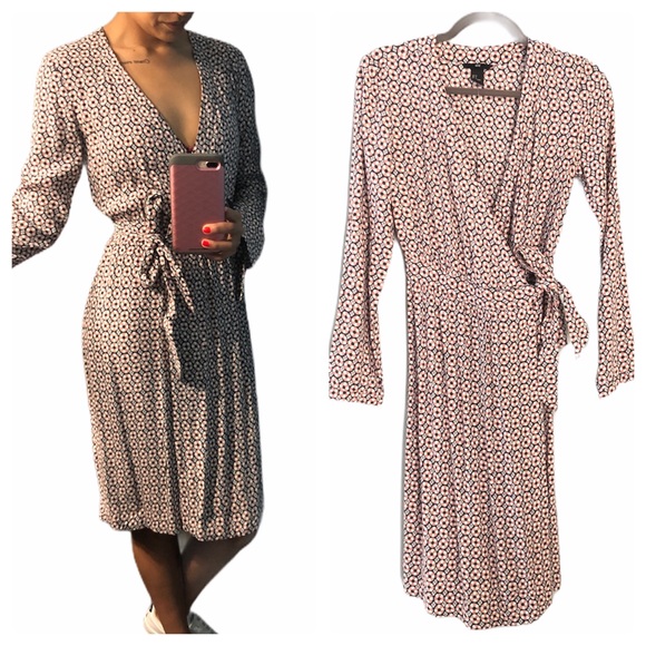 H&M Dresses & Skirts - NWOT H&M divided midi wrapped dress